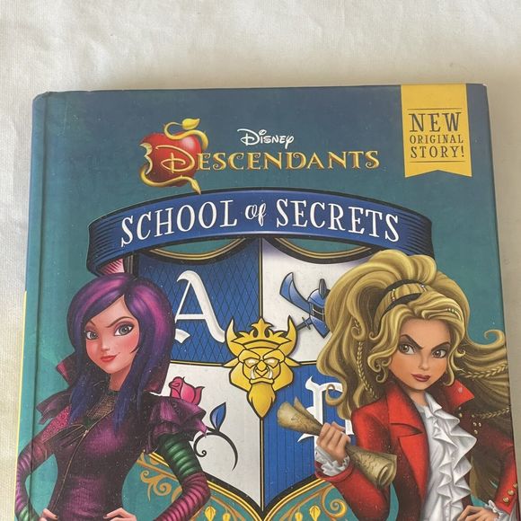 School of Secrets: CJ's Treasure Chase (Disney Descendants) Reading Book Fiction - Picture 4 of 14